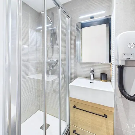 T2 Rénové, Proche Pistes Et Commerces, Balcon Exposé Sud - 5 Pers - Fr-1-398-610 *